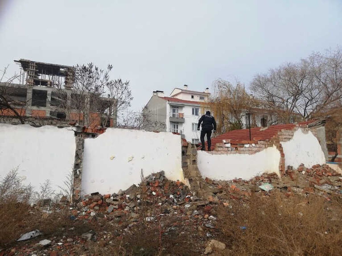 Polis ve İtfaiye Ekipleri Yangında Mahsur Kalan Kadını Kurtardı