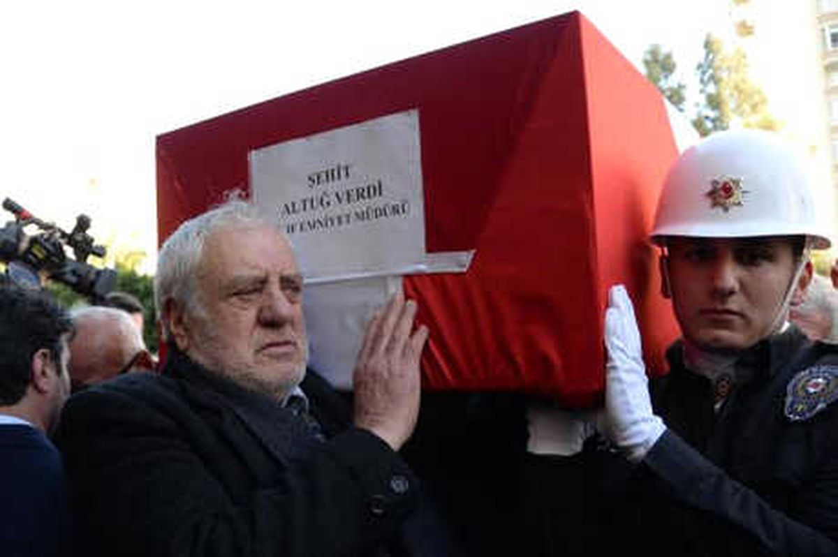 Şehit Emniyet Müdürü Altuğ Verdi, Mersin\'de Toprağa Verildi