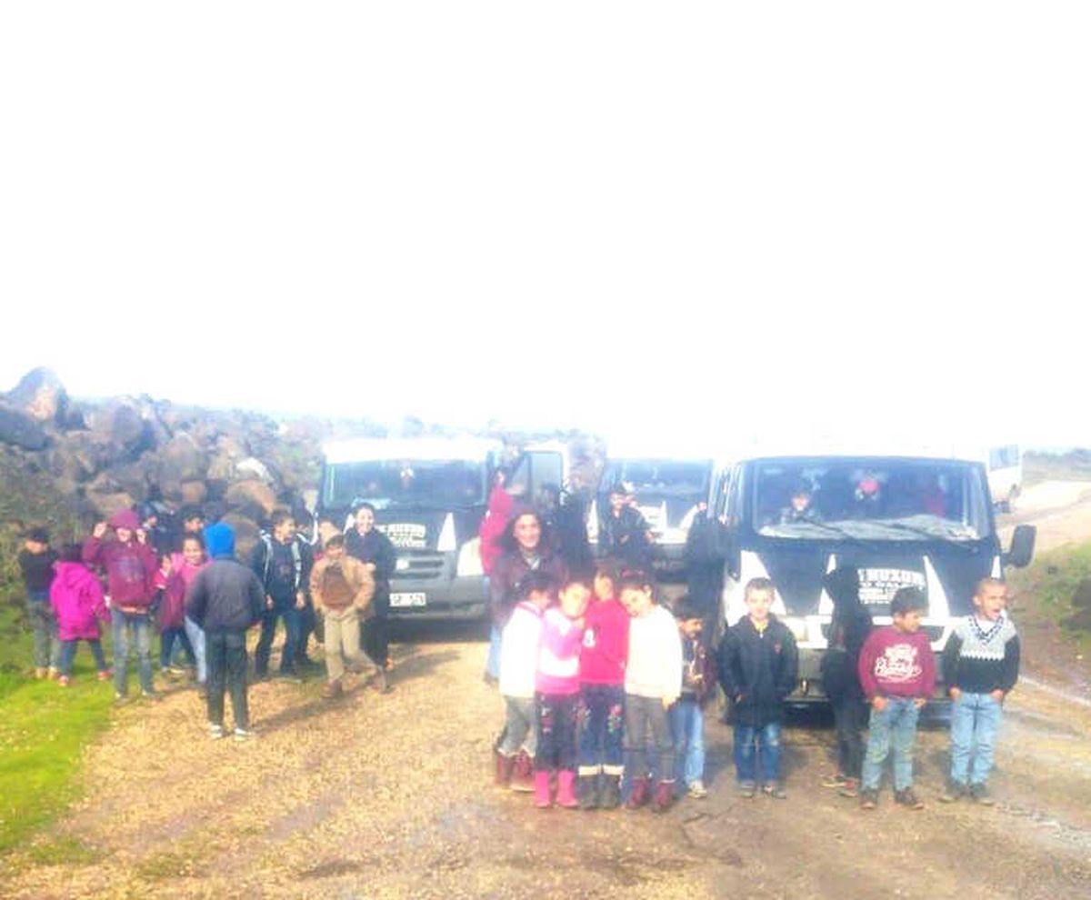 Sel Köprüleri Yıktı, 100 Öğrenci Mahsur Kaldı
