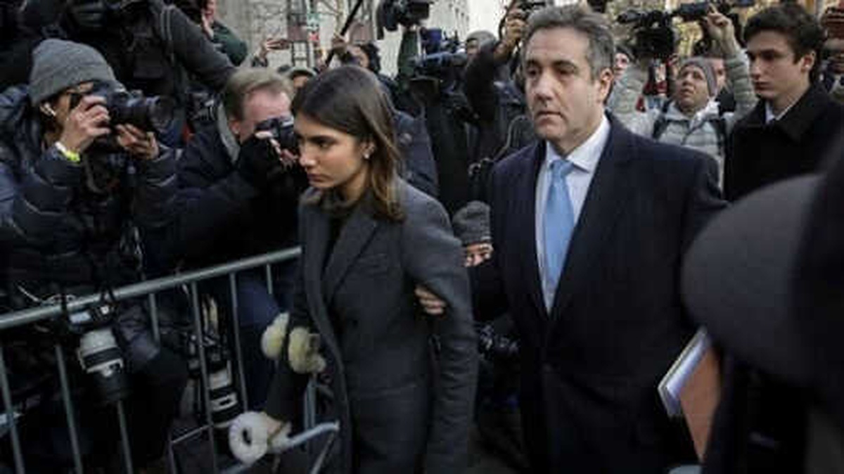 Trump\'ın Eski Avukatı Michael Cohen\'a 36 Ay Hapis Cezası