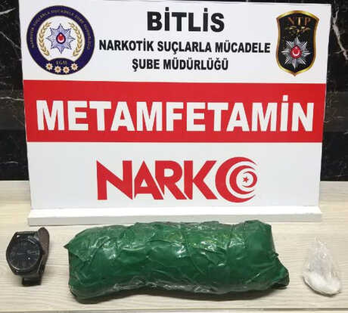 Uyuşturucu Kaçakçısı, \'F.gülen\' İbareli Kol Saati ile Yakalandı