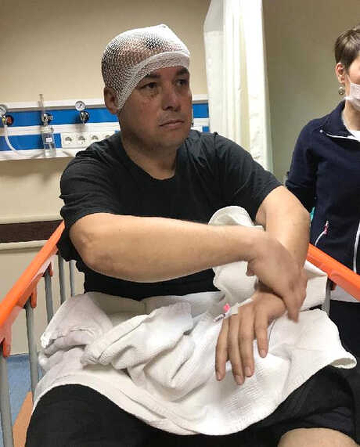 Valinin Konvoyundaki Polis Motosikletine Belediye Otobüsü Çarptı: 1 Yaralı