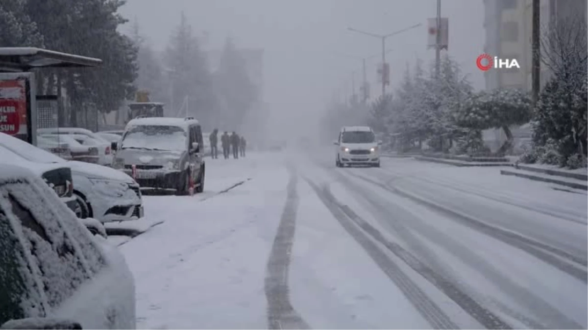 Ahlat\'ta Kar Yağışı Hayatı Olumsuz Etkiledi.