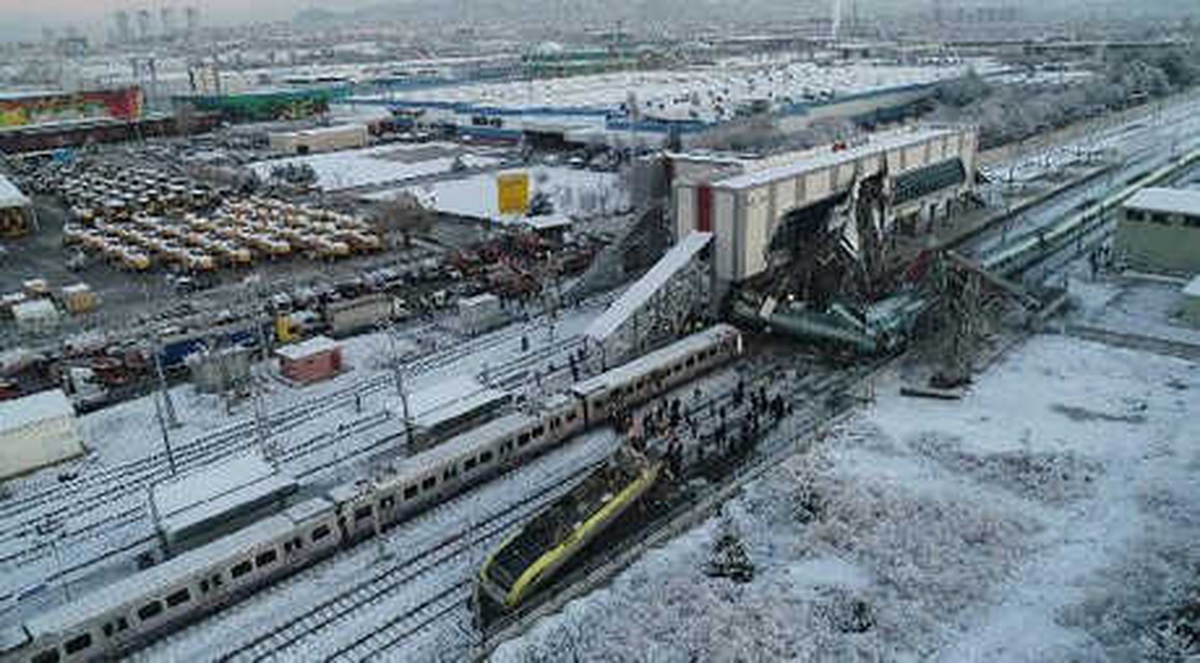 Ankara\'da Yüksek Hızlı Tren ile Kılavuz Trene Çarptı: 4 Ölü, 43 Yaralı (2)- Yeniden