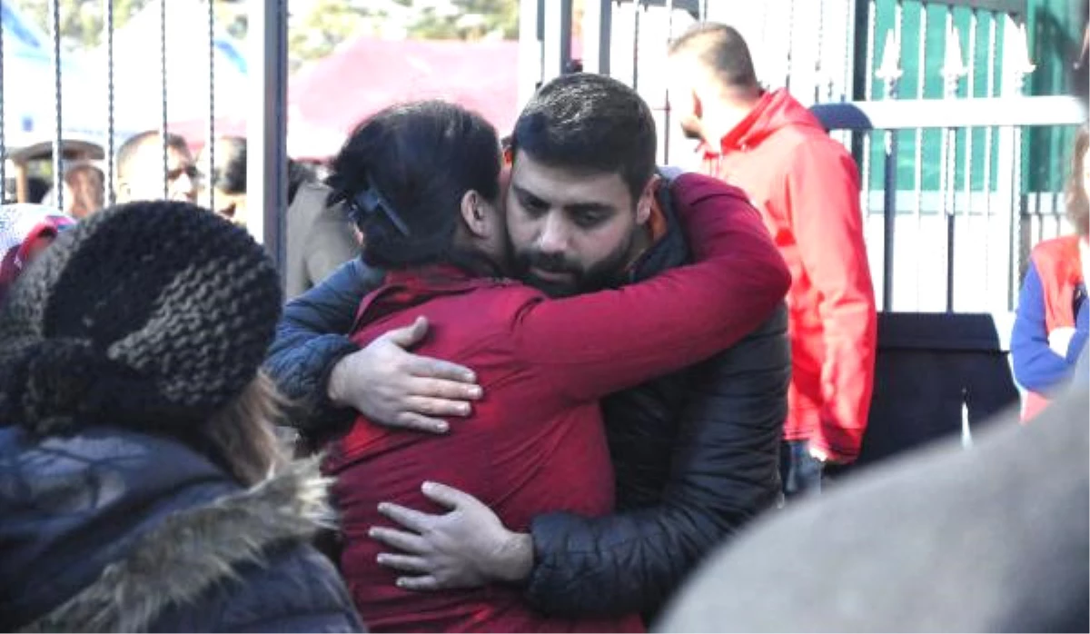 Ankara\'da Yüksek Hızlı Tren, Kılavuz Tren ile Çarpıştı: 9 Ölü, 86 Yaralı (3)