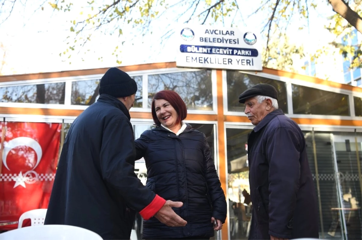 Avcılar\'da Sahaya İnen Başkan Benli, Halkın Taleplerini Dinledi