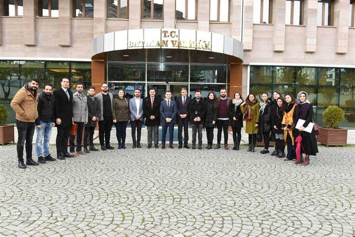 Aybüke Öğretmenin Mesai Arkadaşlarından Vali Şahin\'e Ziyaret