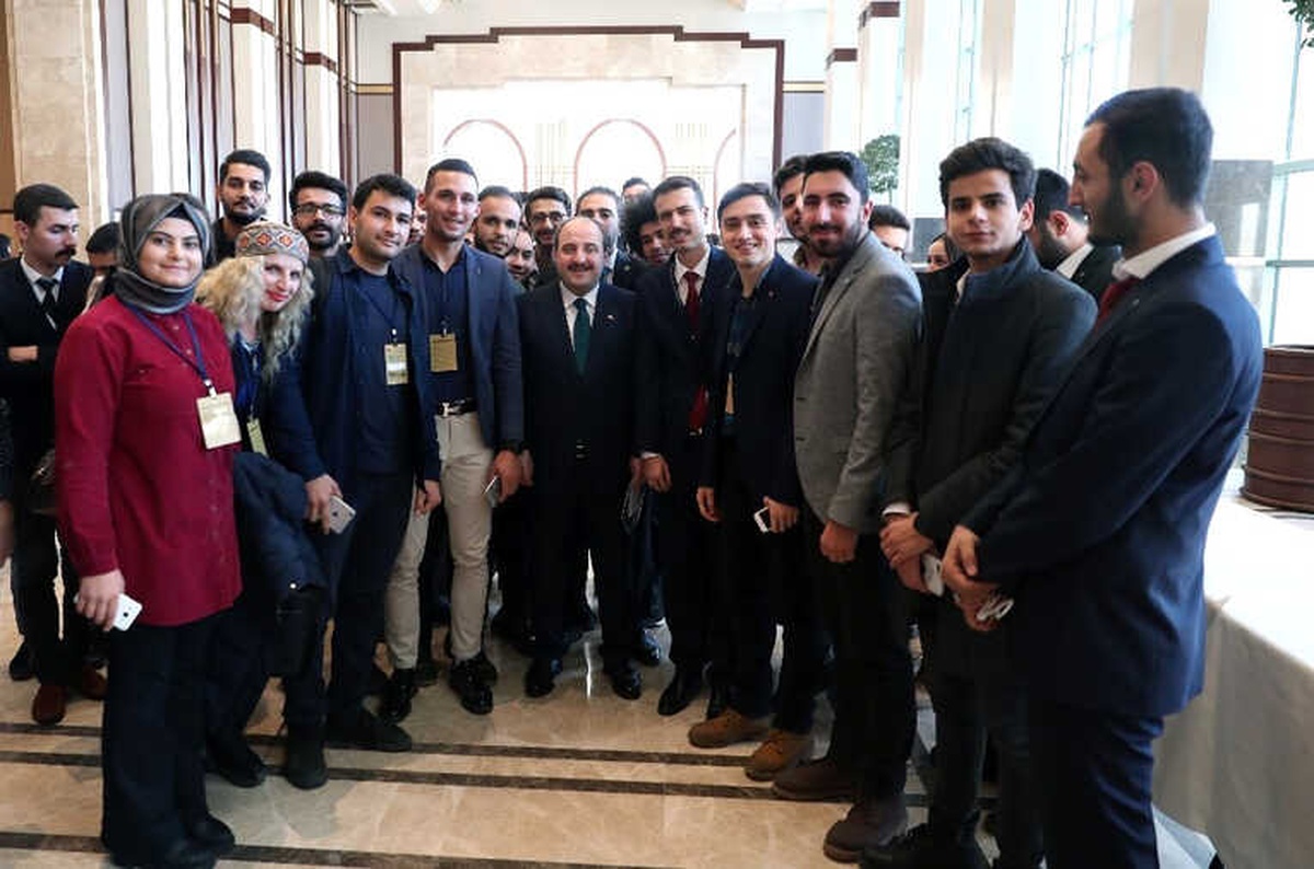 Bakan Varank, Savunma Sanayi Zirvesi\'ne Katıldı