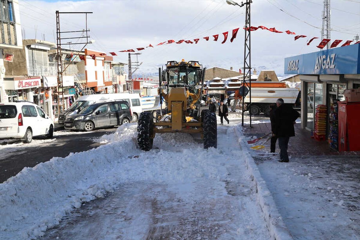 Başkale\'de Karla Mücadele