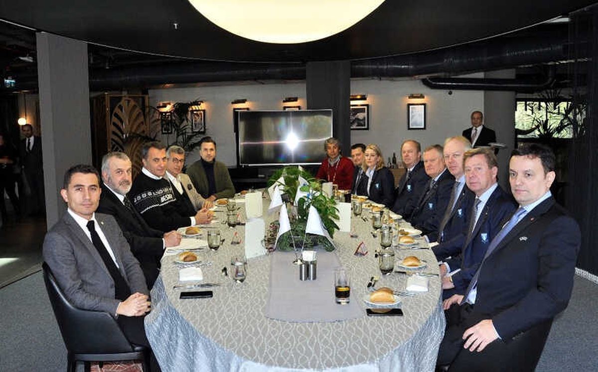 Beşiktaş\'tan UEFA ve Malmö Heyetlerine Dostluk Yemeği