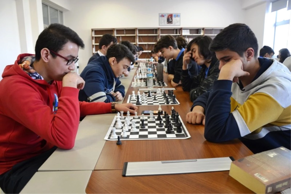 Biga\'da Satranç Turnuvası Düzenlendi