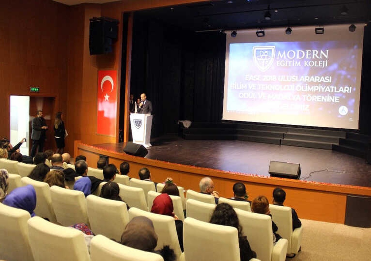 Bilim ve Teknoloji Olimpiyatları\'ndan 12 Madalyayla Dönen Öğrenciler İçin Tören Düzenlendi
