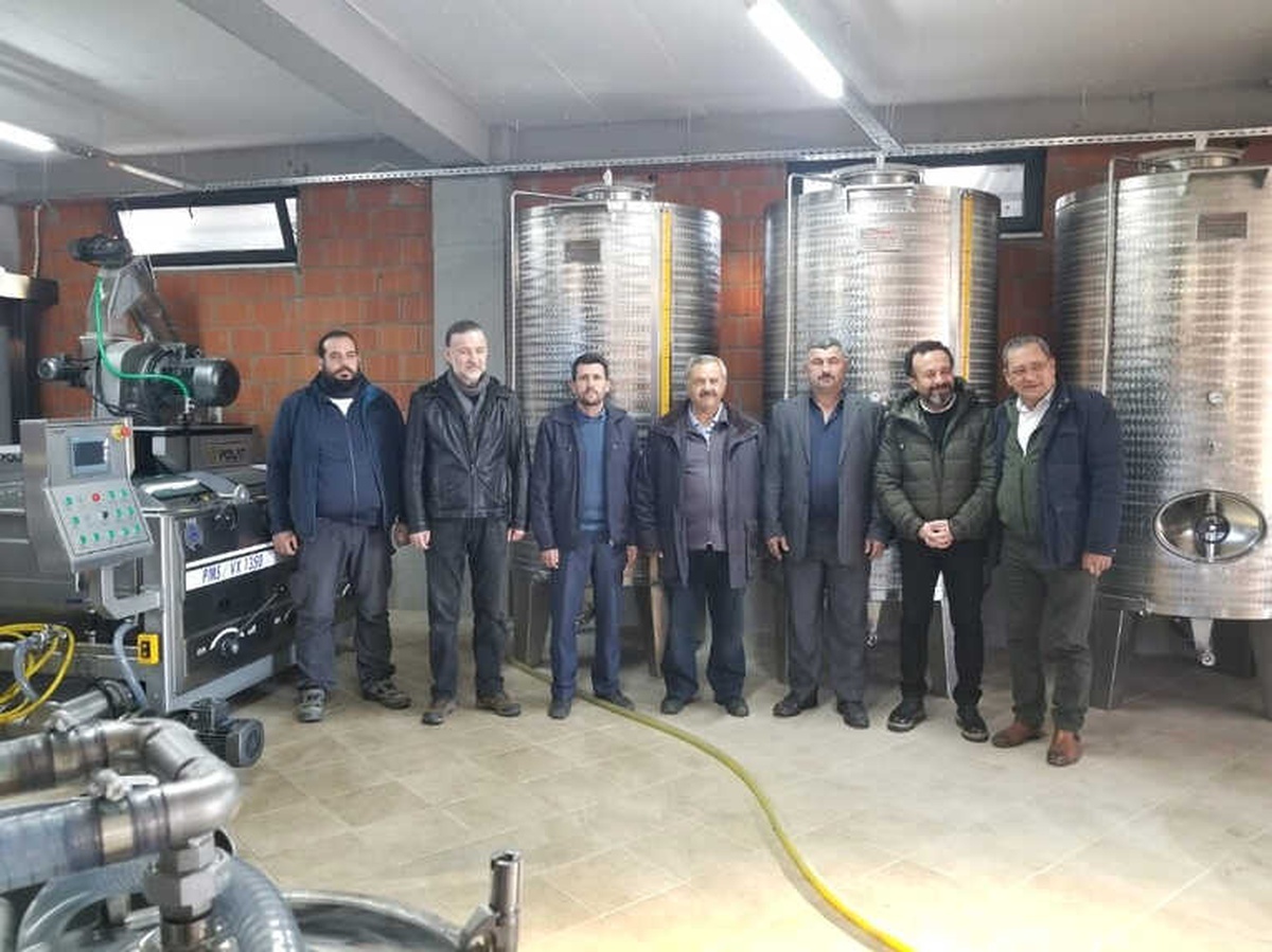 Burhaniye\'de Organik Zeytinyağı Fabrikası İlgi Gördü