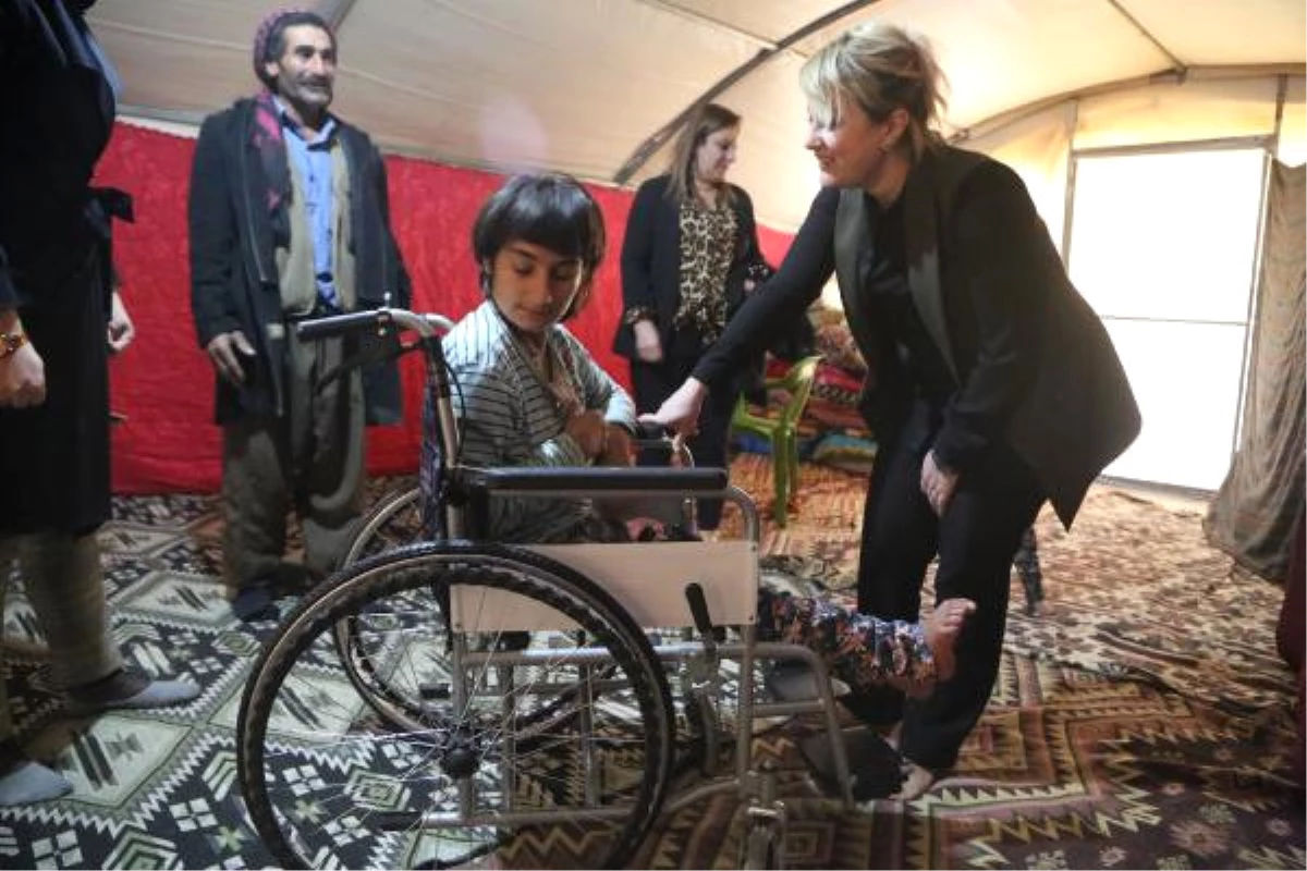 Çadırda Yaşama Mahkum Göçer Kızın Tekerlekli Sandalye Sevinci
