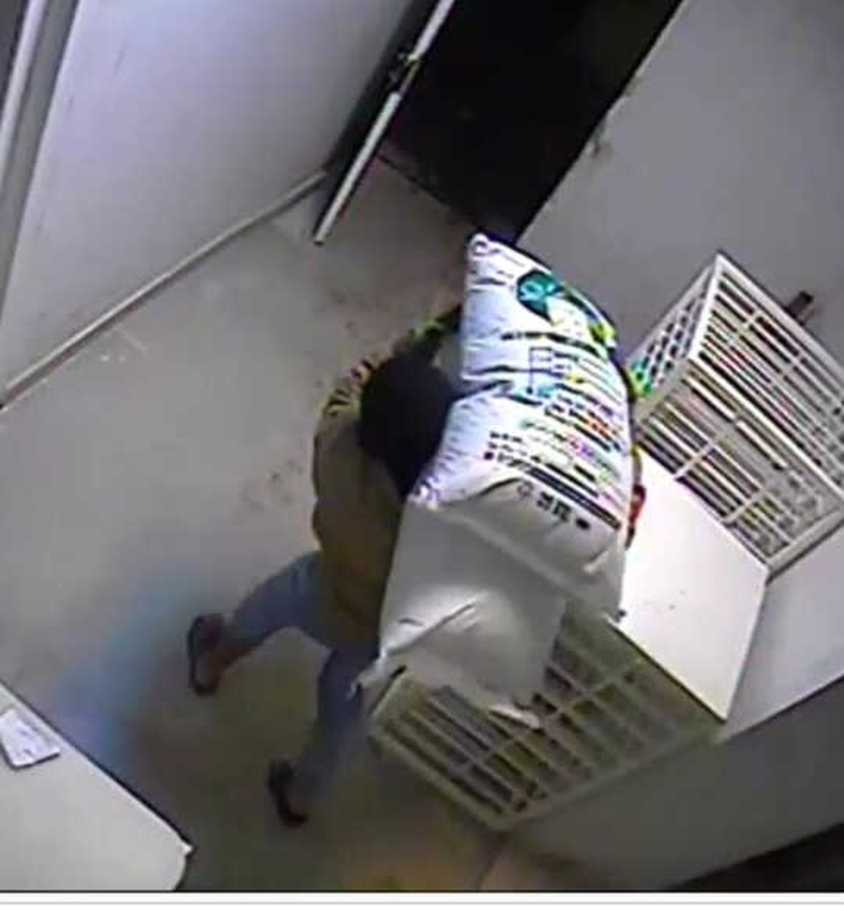 Çalıntı Plakalı Araçla Fıstık ve Et Çalan Hırsız Polisten Kaçamadı