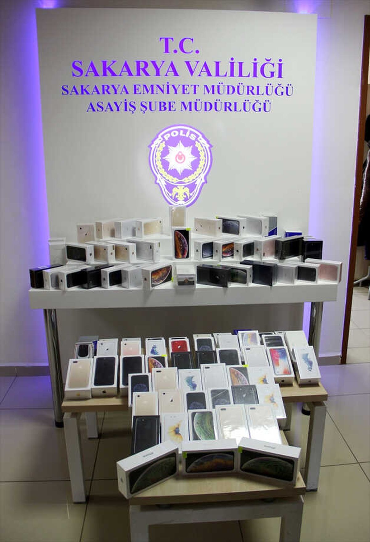 Güncelleme - Duvarı Delip 500 Bin Lira Değerinde Cep Telefonu Çaldılar