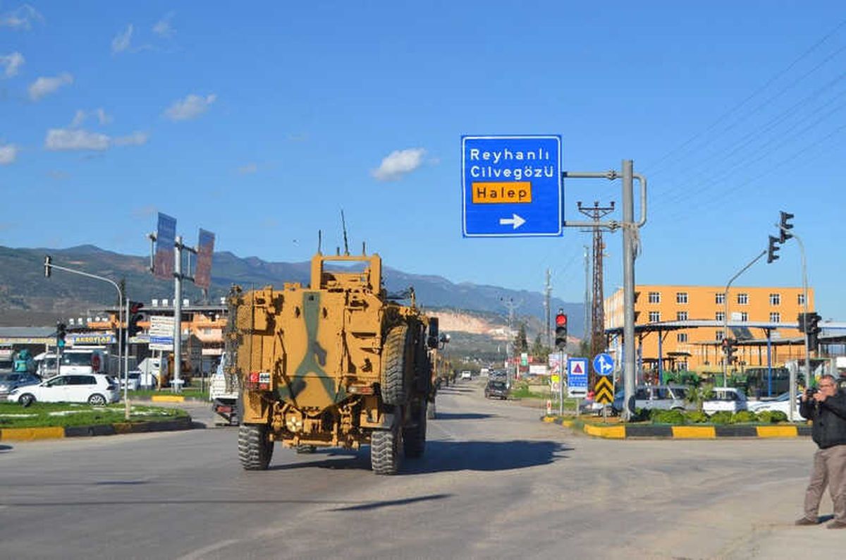 Hatay\'dan Şanlıurfa Sınırına Askeri Araç Sevkiyatı
