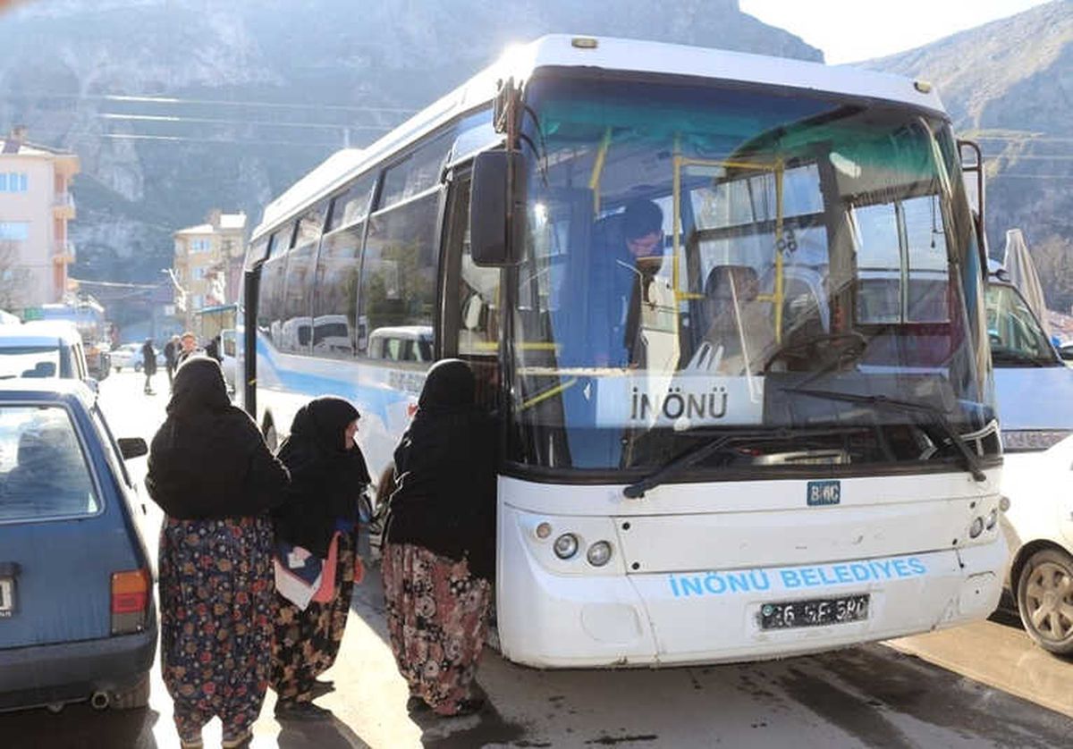 İnönü\'de Pazar Servisi Bayanların Gözdesi Oldu