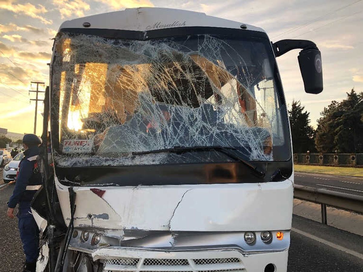 İşçi Servisleri Çarpıştı: 24 Yaralı