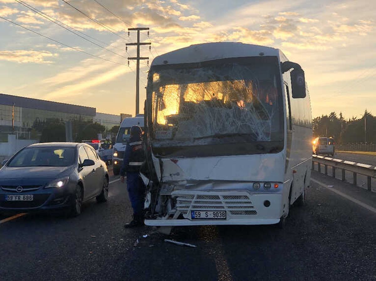 İşçi Servisleri Çarpıştı: 24 Yaralı