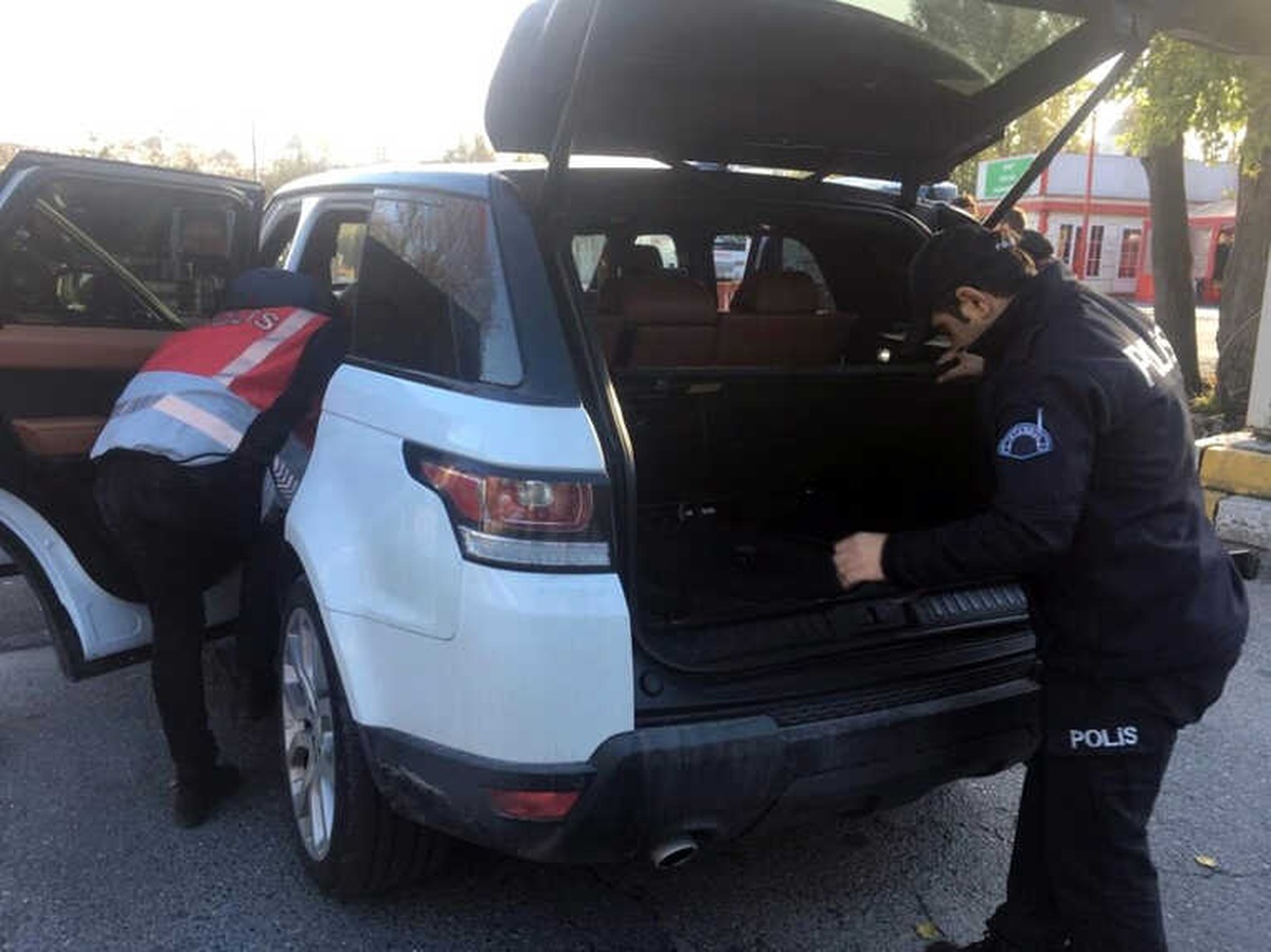 İstanbul Polisi 15 Temmuz Demokrasi Otogarı\'nı Didik Didik Aradı