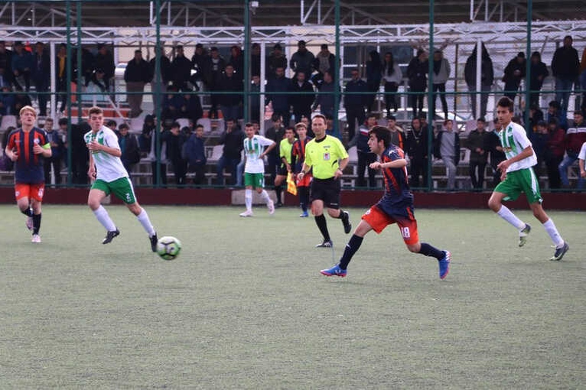 Karaman\'da Futbol Genç Erkekler İl Birinciliği Müsabakaları Sona Erdi