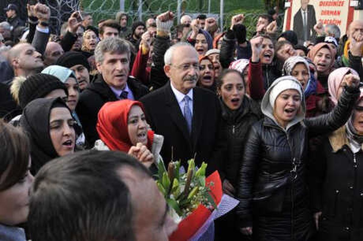 Kılıçdaroğlu, 213 Gündür Eylemde Bulunan İşçileri Ziyaret Etti