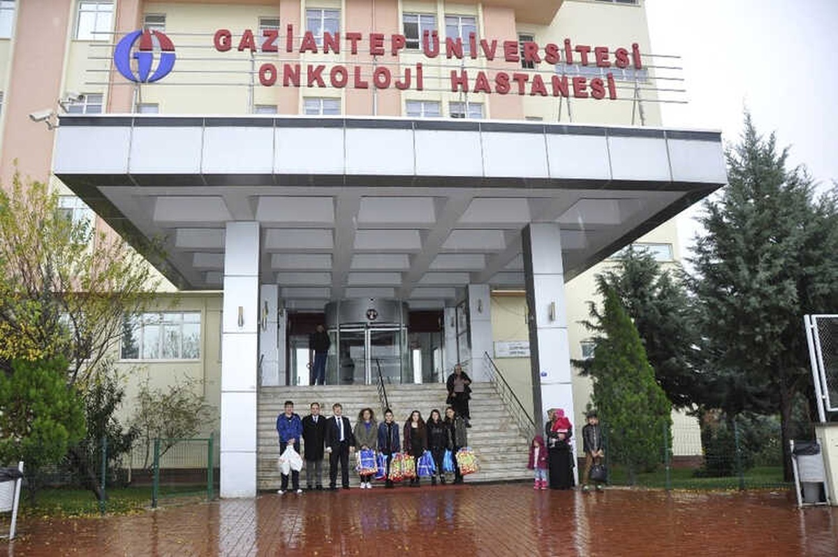 Lise Öğrencilerinden Kanser Hastalarına Moral Ziyareti