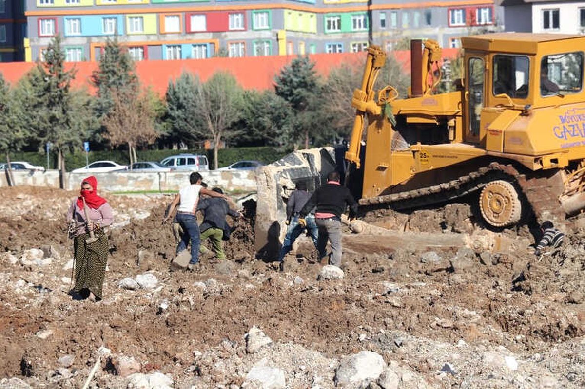 Millet Parkı İçin Yıkılan Şehir Stadı Hurdacıların Umudu Oldu