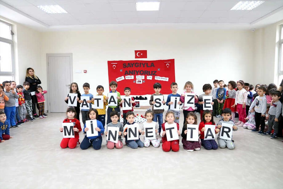 Minik Öğrenciler, Şehit Polis Memurunu Andı