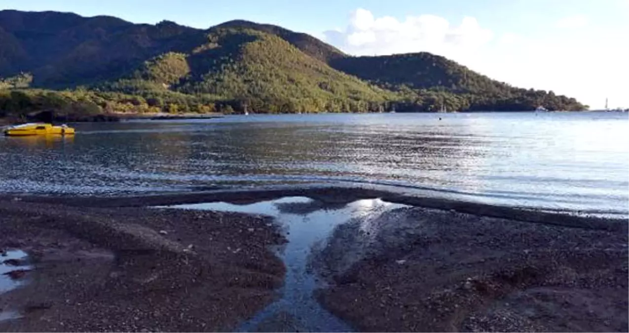 Marmaris\'te Deniz Çekildi, Vatandaşlar Büyük Panik Yaşadı