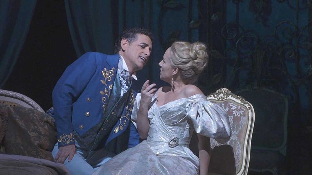 New York Yeniden \'La Traviata\' Operasının Büyüsü Altında