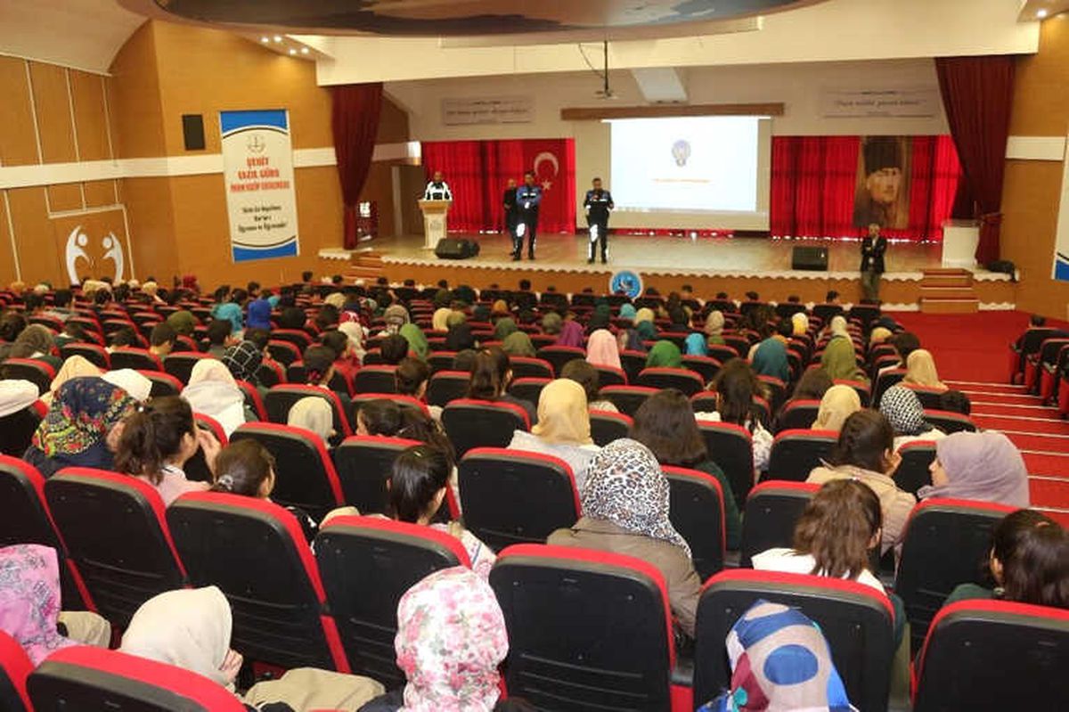 Öğrencilere Polis Mesleği Anlatıldı