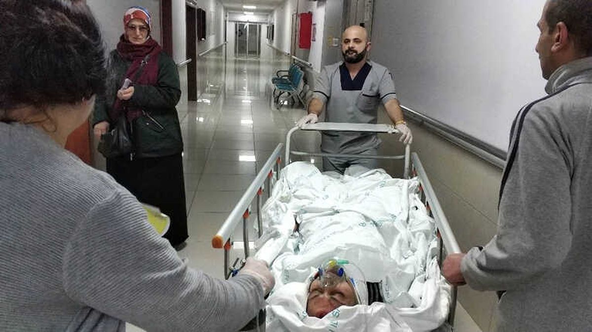Pencere Camını Silerken 3. Kattan Düşen Iraklı Kadın Ağır Yaralandı