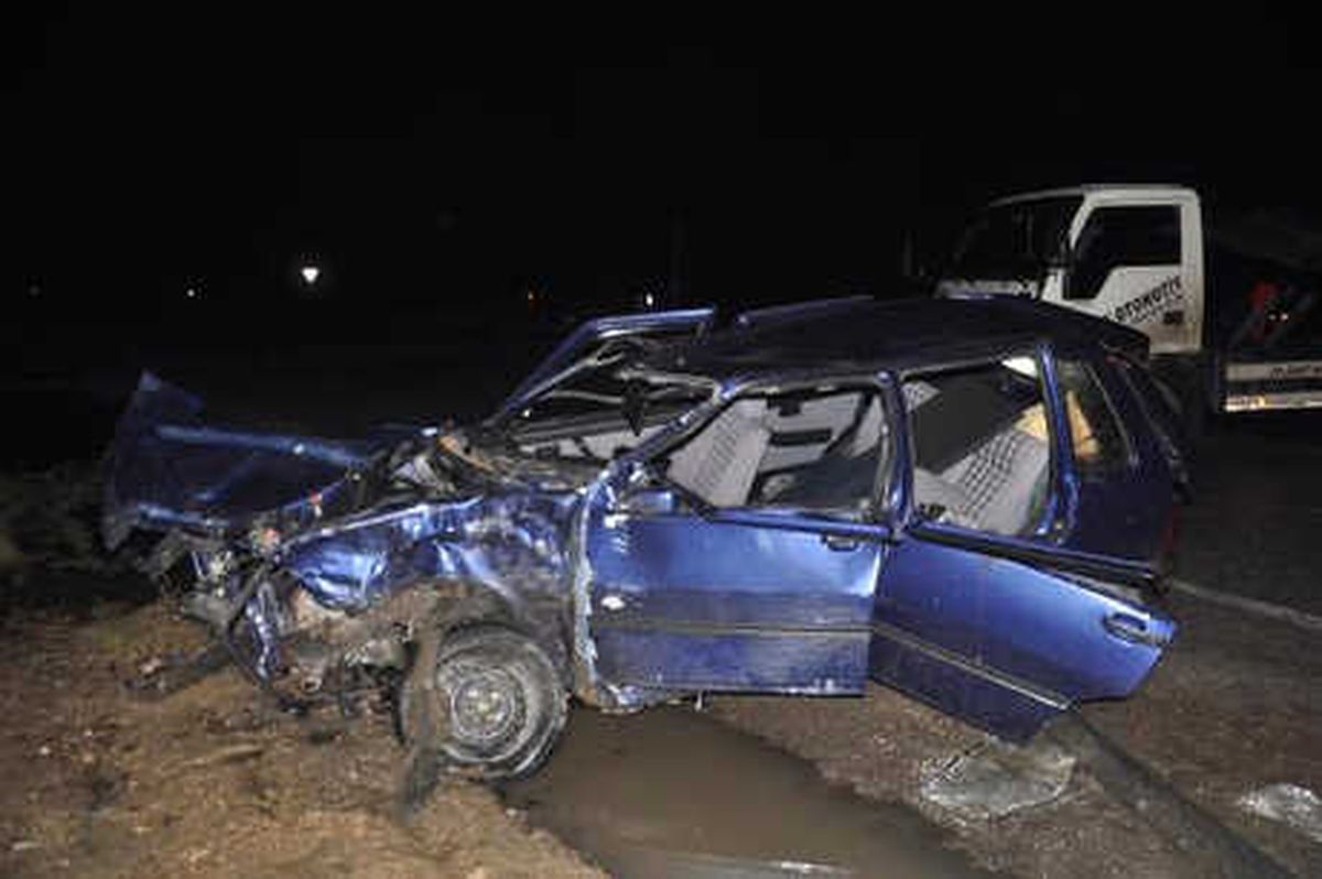 Sakarya\'da Çarpışan İki Otomobilden Birinin Motoru Koptu: 4 Yaralı