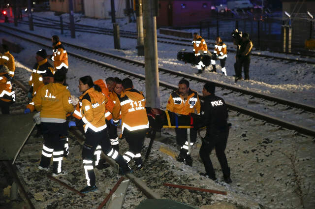 Son Dakika! Ankara'daki Yüksek Hızlı Tren Kazasından İlk Görüntüler Geldi