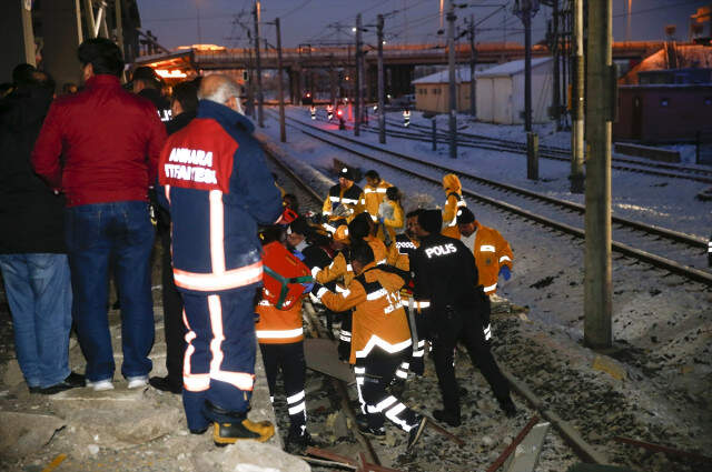 Son Dakika! Ankara'daki Yüksek Hızlı Tren Kazasından İlk Görüntüler Geldi