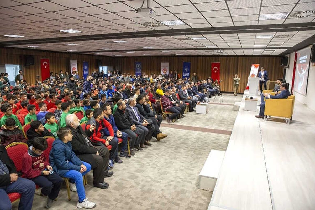 Son Şampiyon Gençlerle Buluştu