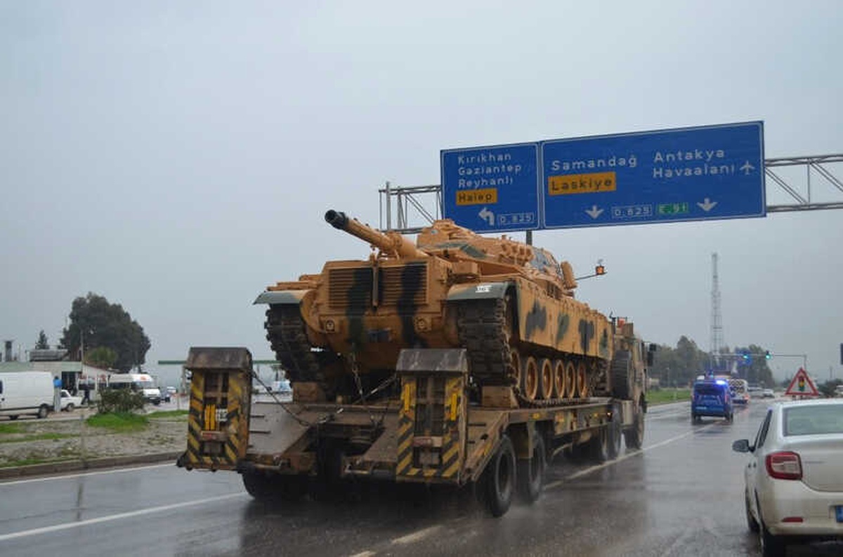 Suriye Sınırına Askeri Sevkiyat Sürüyor