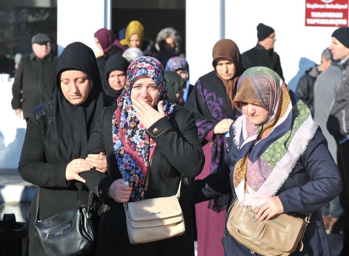 Tren Kazası Sonrası Adli Tıp Kurumu Önünde Acı Bekleyiş