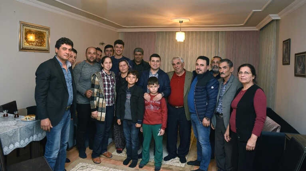 Tütüncü, Altınova\'da Vatandaşları Dinledi