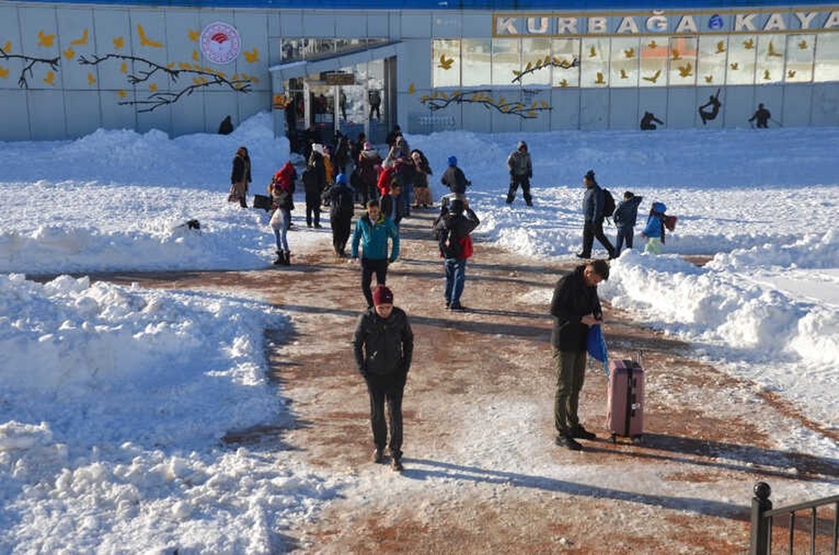 Uludağ\'da Fırtınadan Sonra Açan Güneş Tatilcileri Sevindirdi