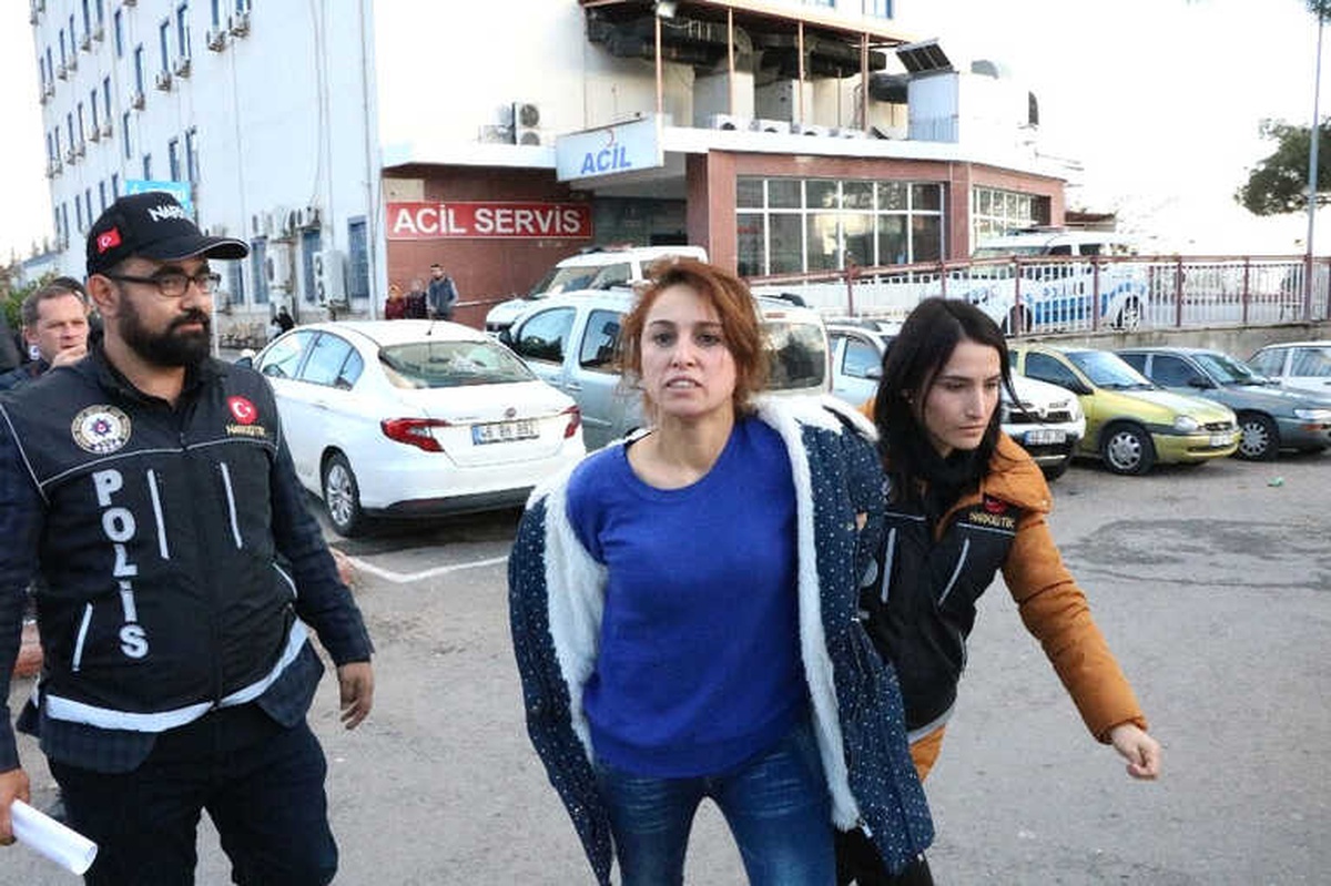 Uyuşturucu Satmaktan Tutuklanan Kadının Gözyaşları