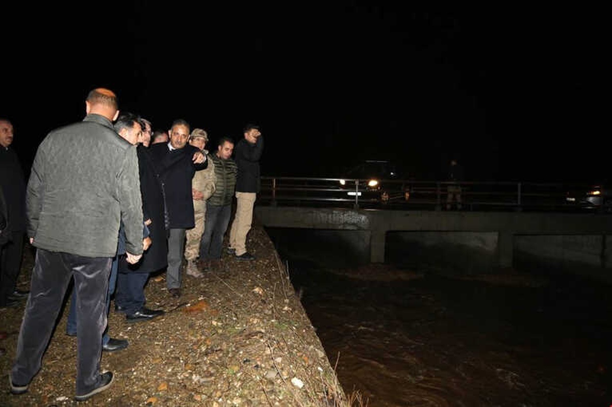 Vali Gündüzöz, Su Baskını Yaşanan Bölgeleri İnceledi