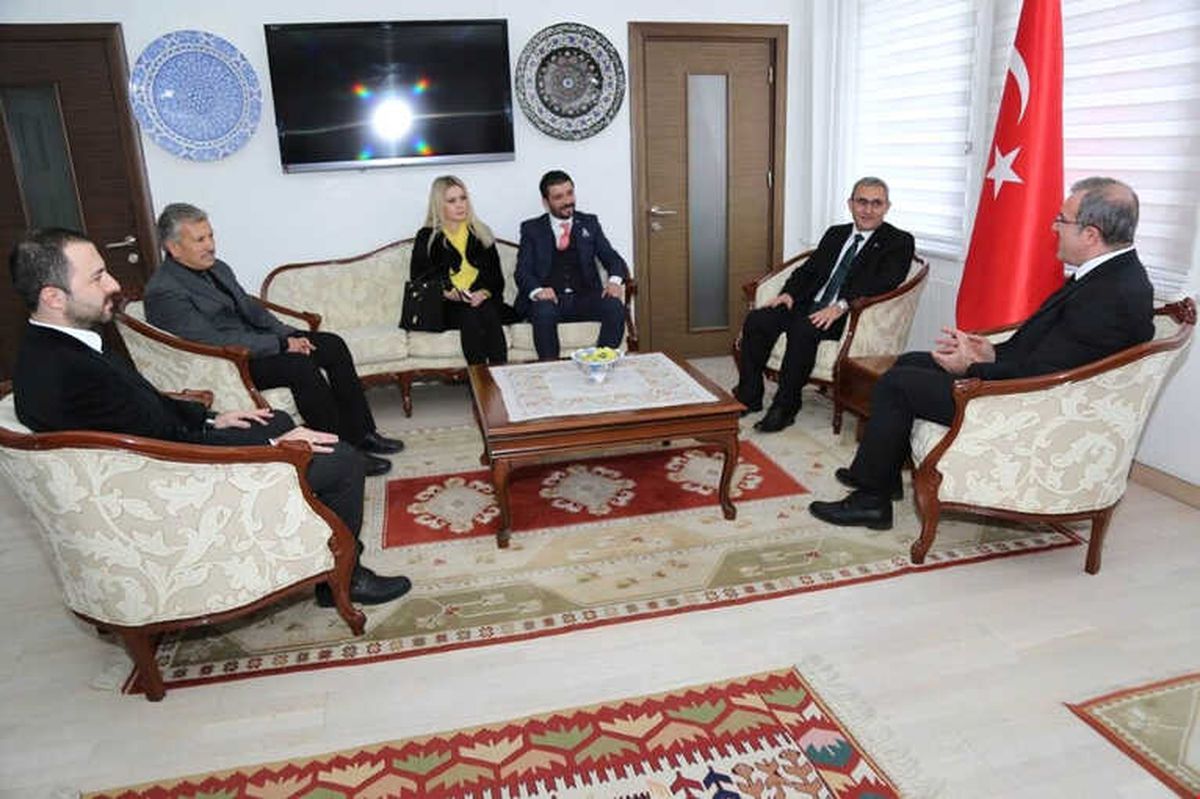 Vali Toraman, Belediye Başkan Adayları Kutlu ve Işık\'a Başarı Diledi