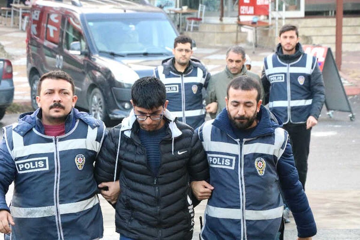 Yaşlı Kadını Dolandıran Sahte Polisler Yakalandı