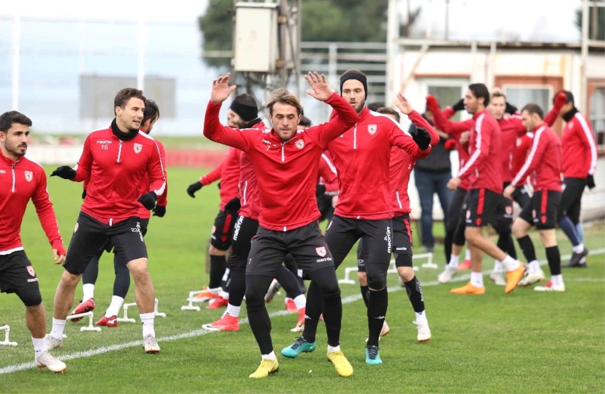 Yılport Samsunspor Sakarya\'dan Lider Olarak Dönmek İstiyor