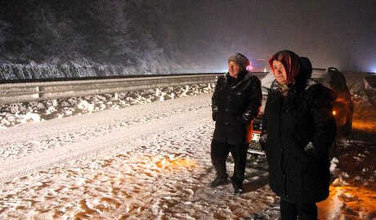 Zonguldak\'ta \'Kar\' Nedeniyle Araçlar Yolda Kaldı