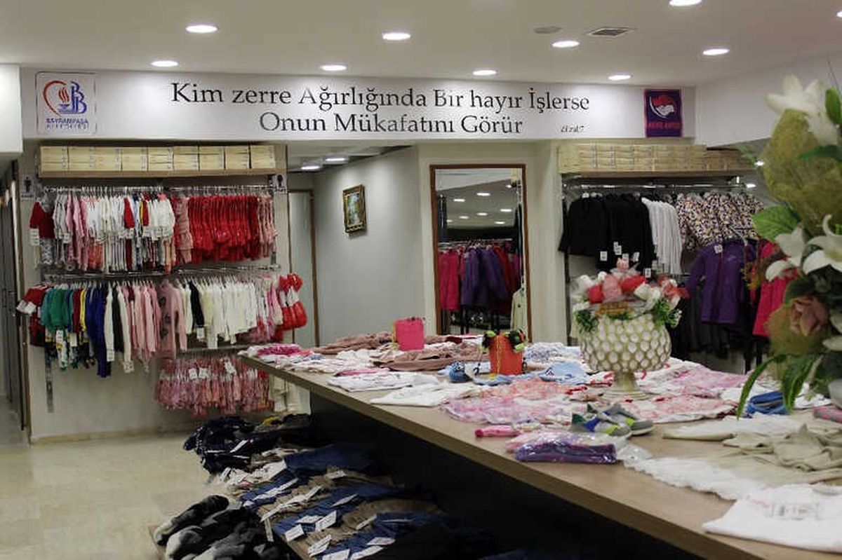 Abdülhamid\'in Torunu Nurhan Osmanoğlu Hayır Kapısı Merkezinin Açılışına Katıldı