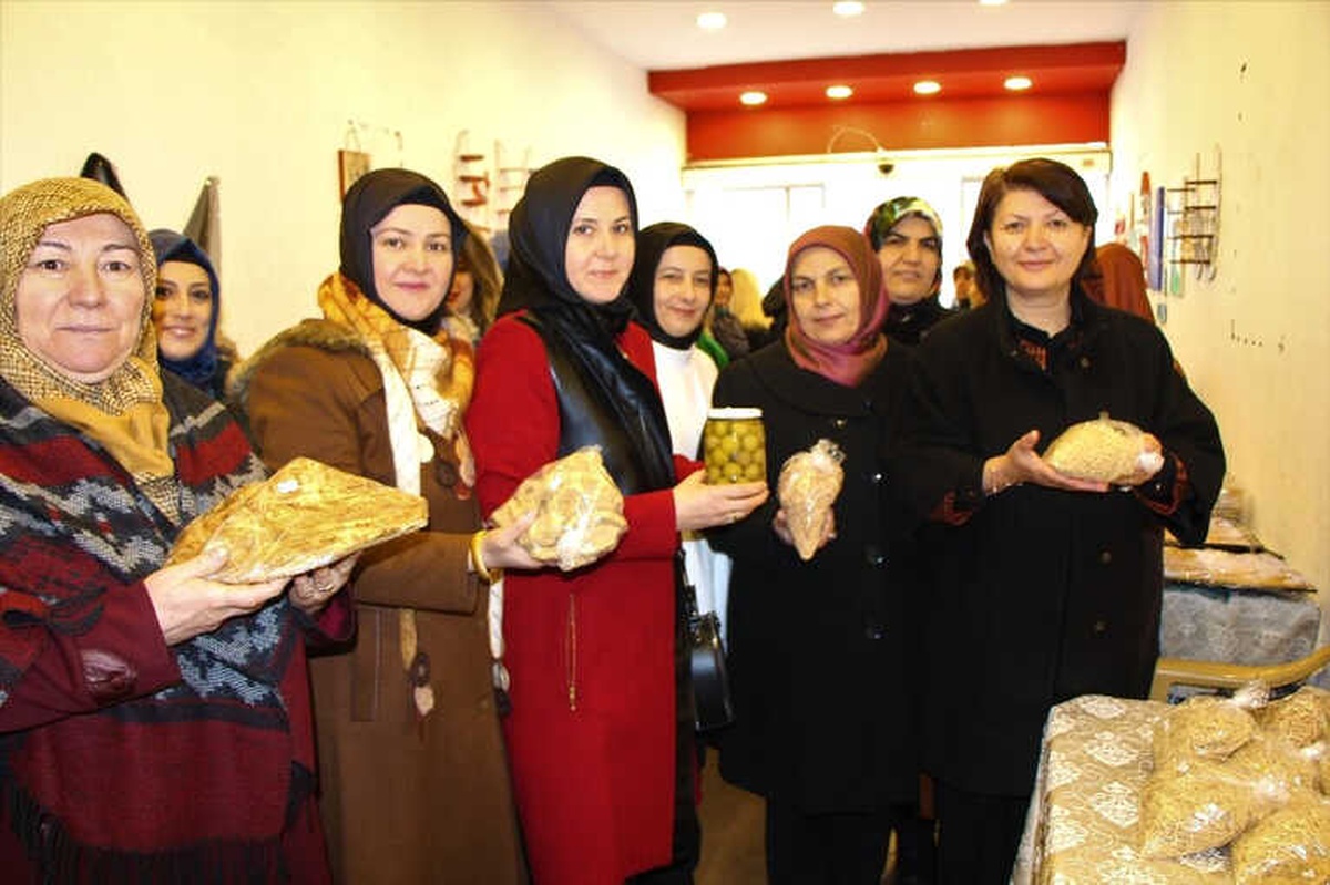AK Parti\'li Kadınlardan \'Yerli Malı Çarşısı\'